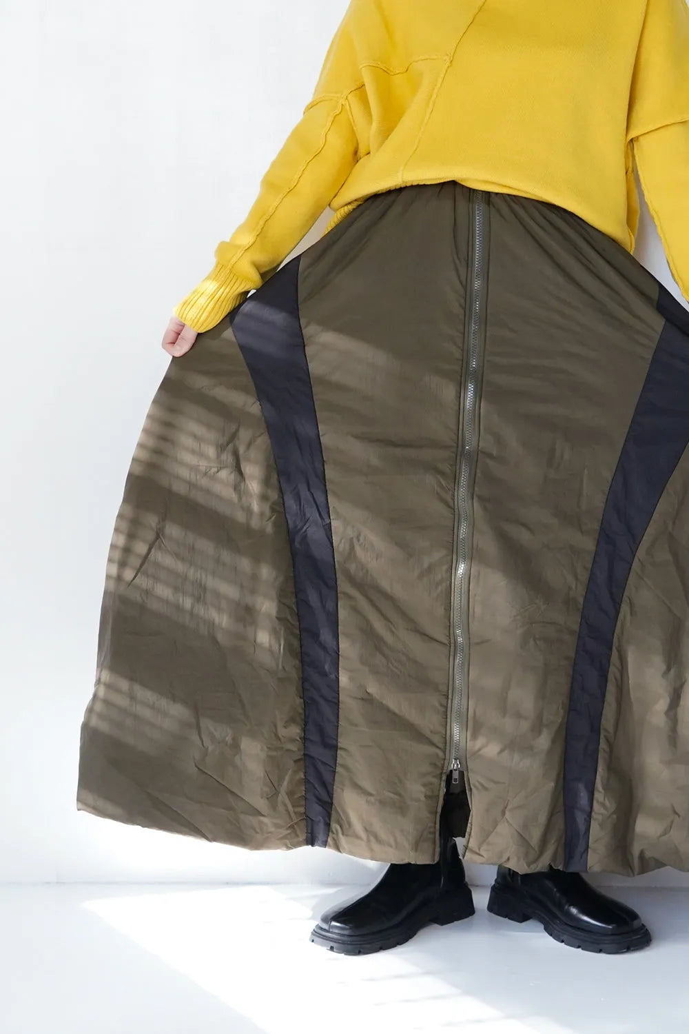 サイドラインフロントジップ中綿バルーンスカート