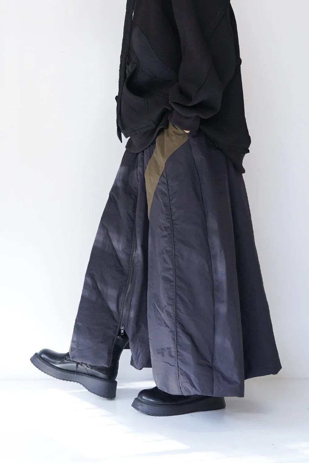 サイドラインフロントジップ中綿バルーンスカート