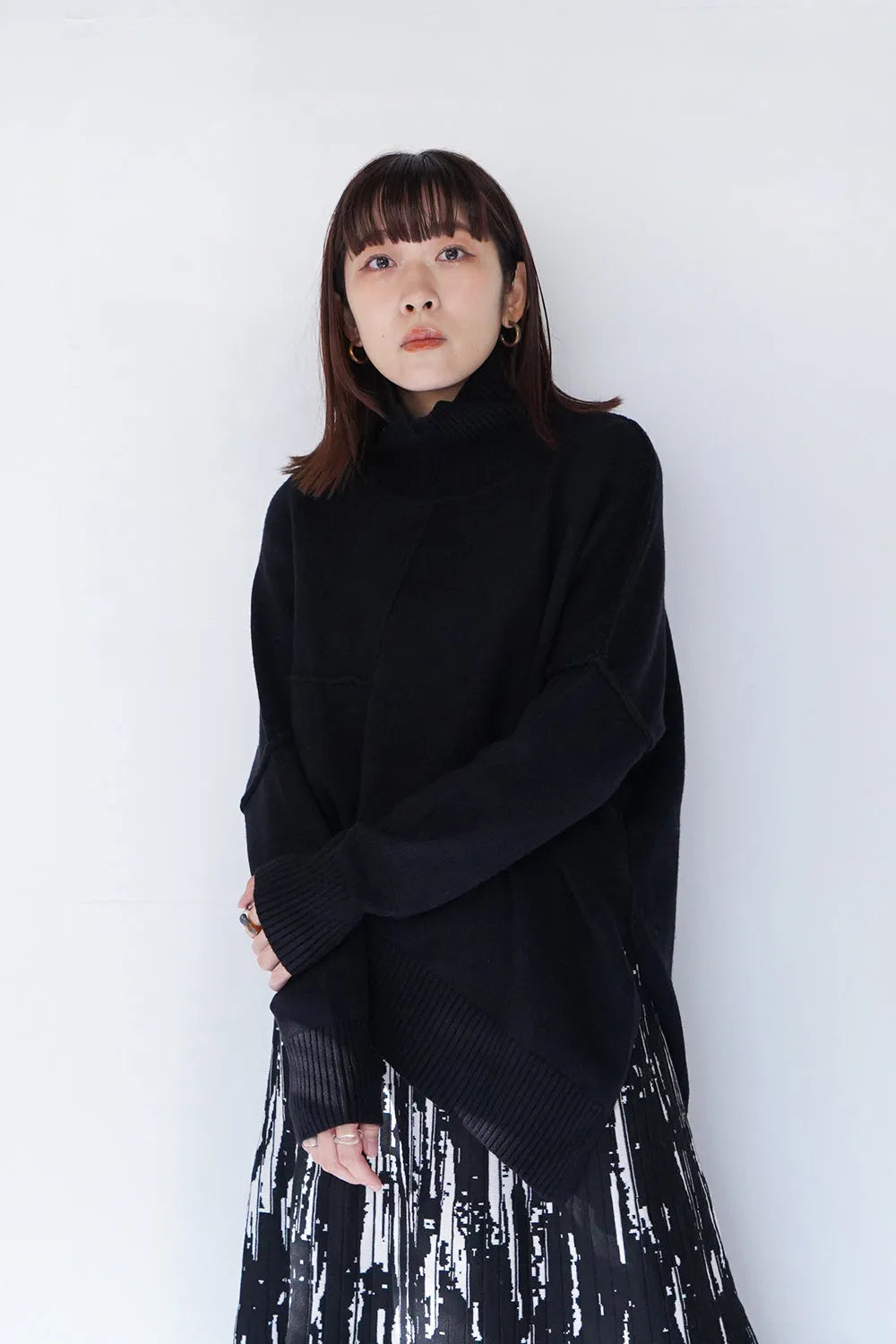 【MICALLE MICALLE】アンバランス変形タートルニット