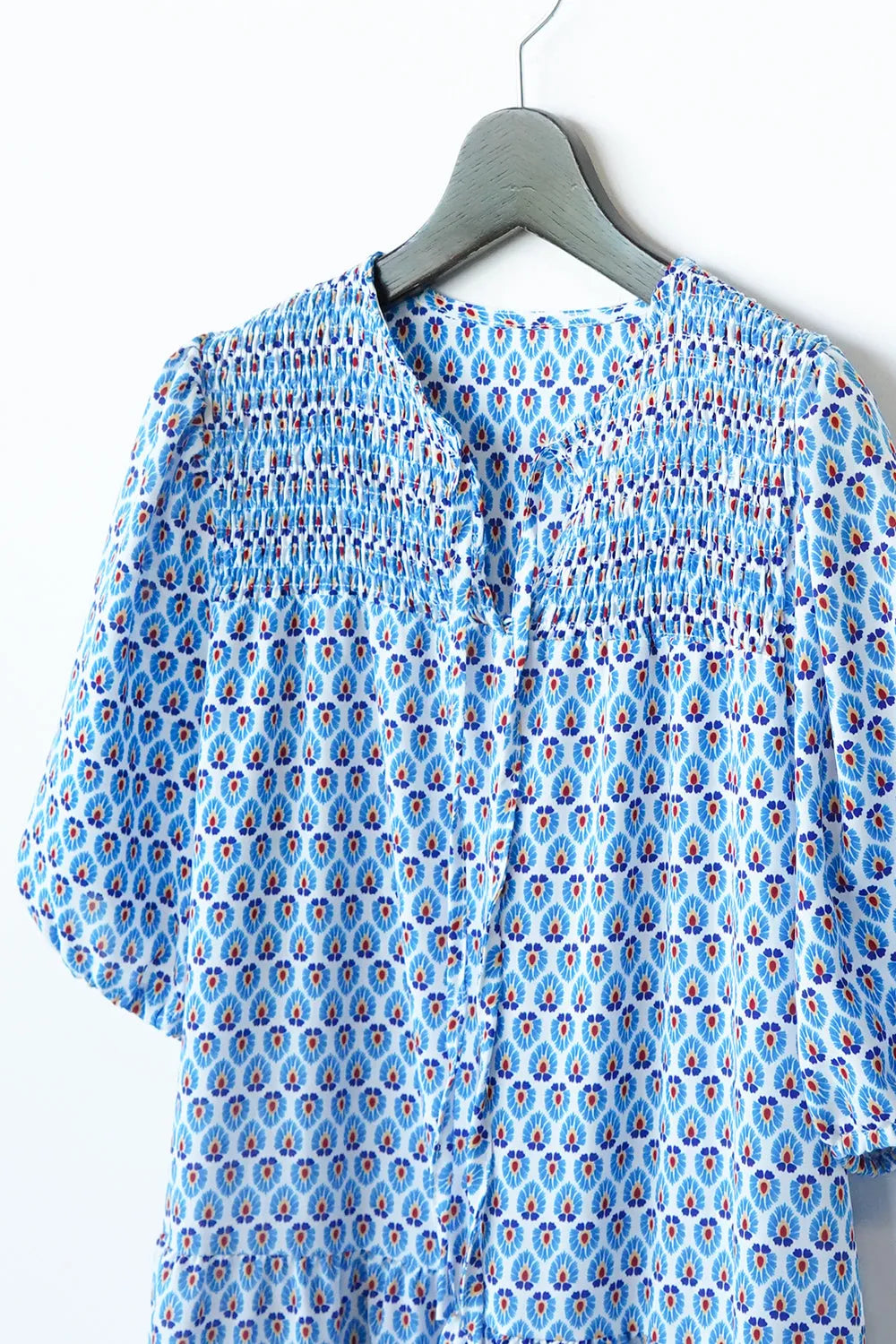 ボタニカル柄ネックシャーリングティアードワンピース