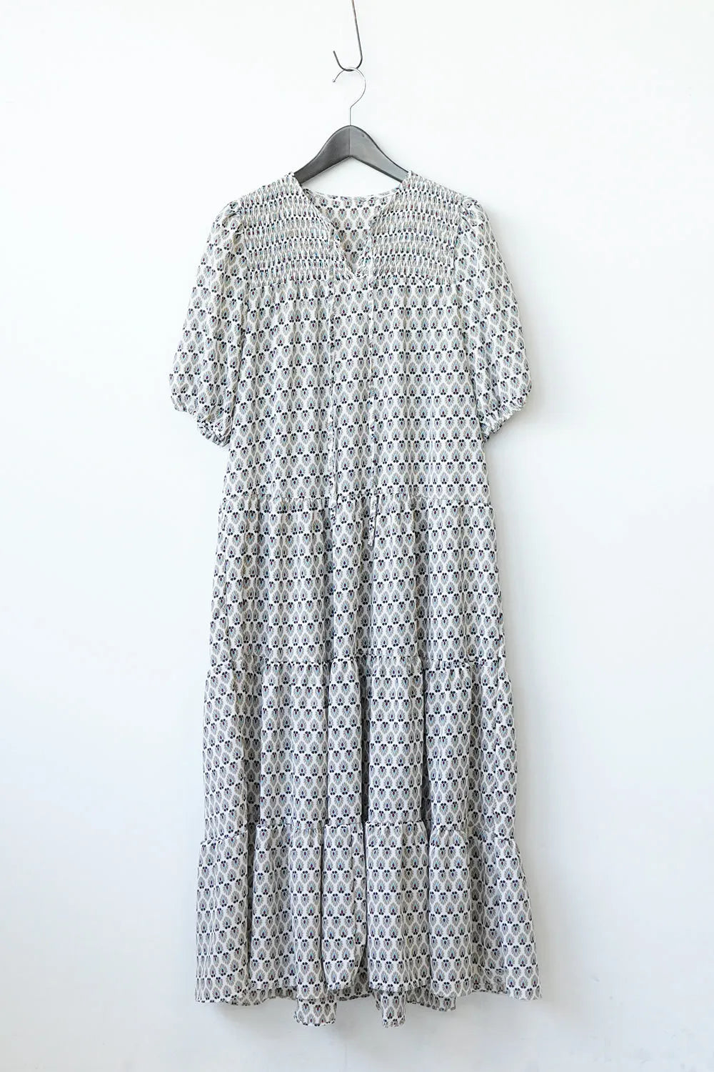 ボタニカル柄ネックシャーリングティアードワンピース