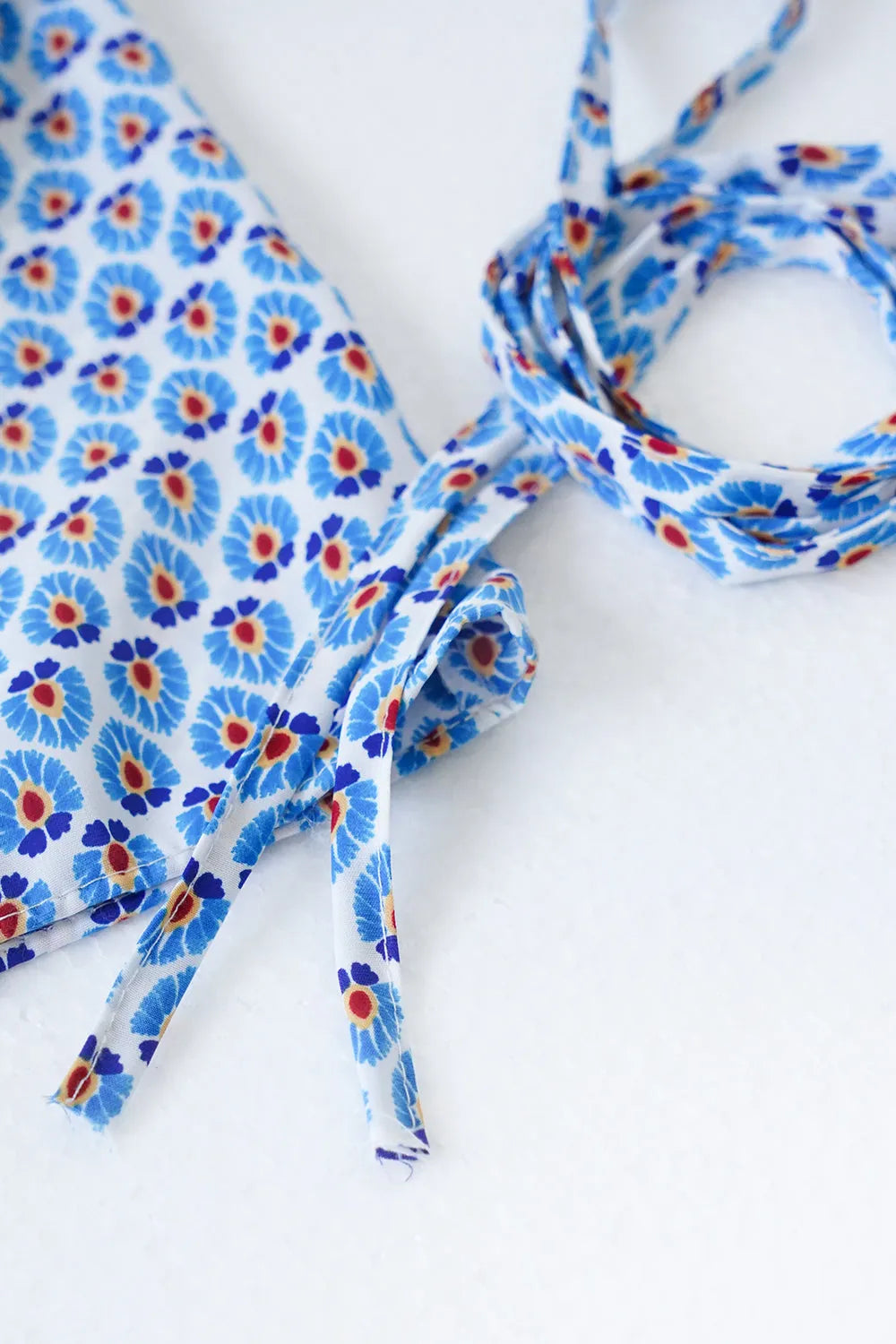 ボタニカル柄ネックシャーリングティアードワンピース