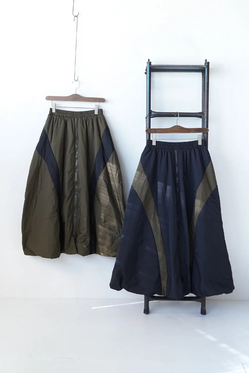 サイドラインフロントジップ中綿バルーンスカート