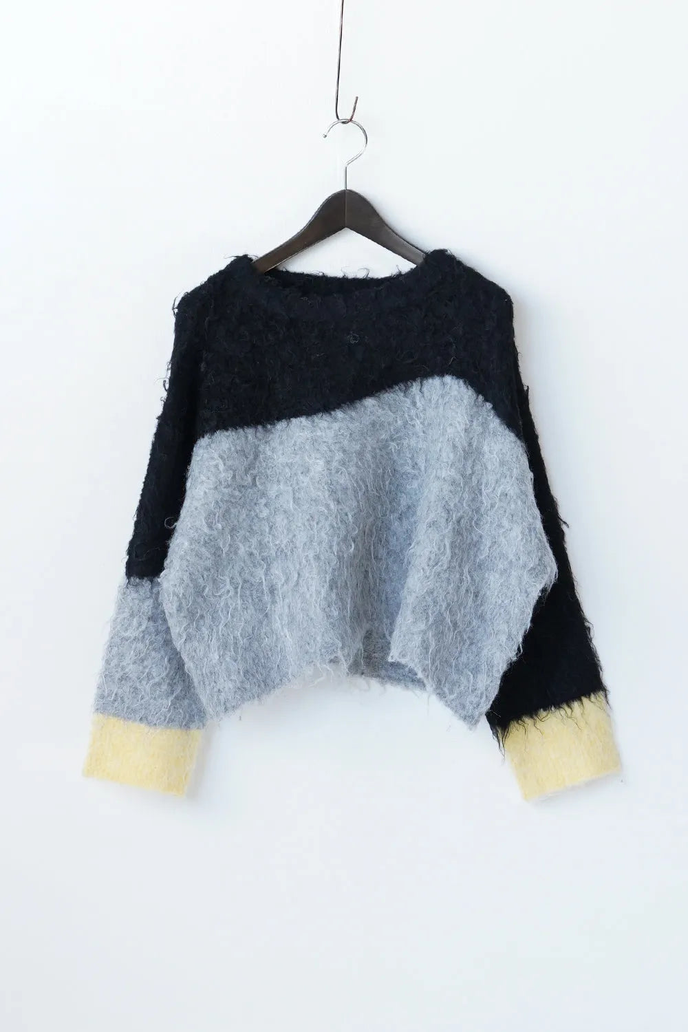 ウェーブ配色ショートニット