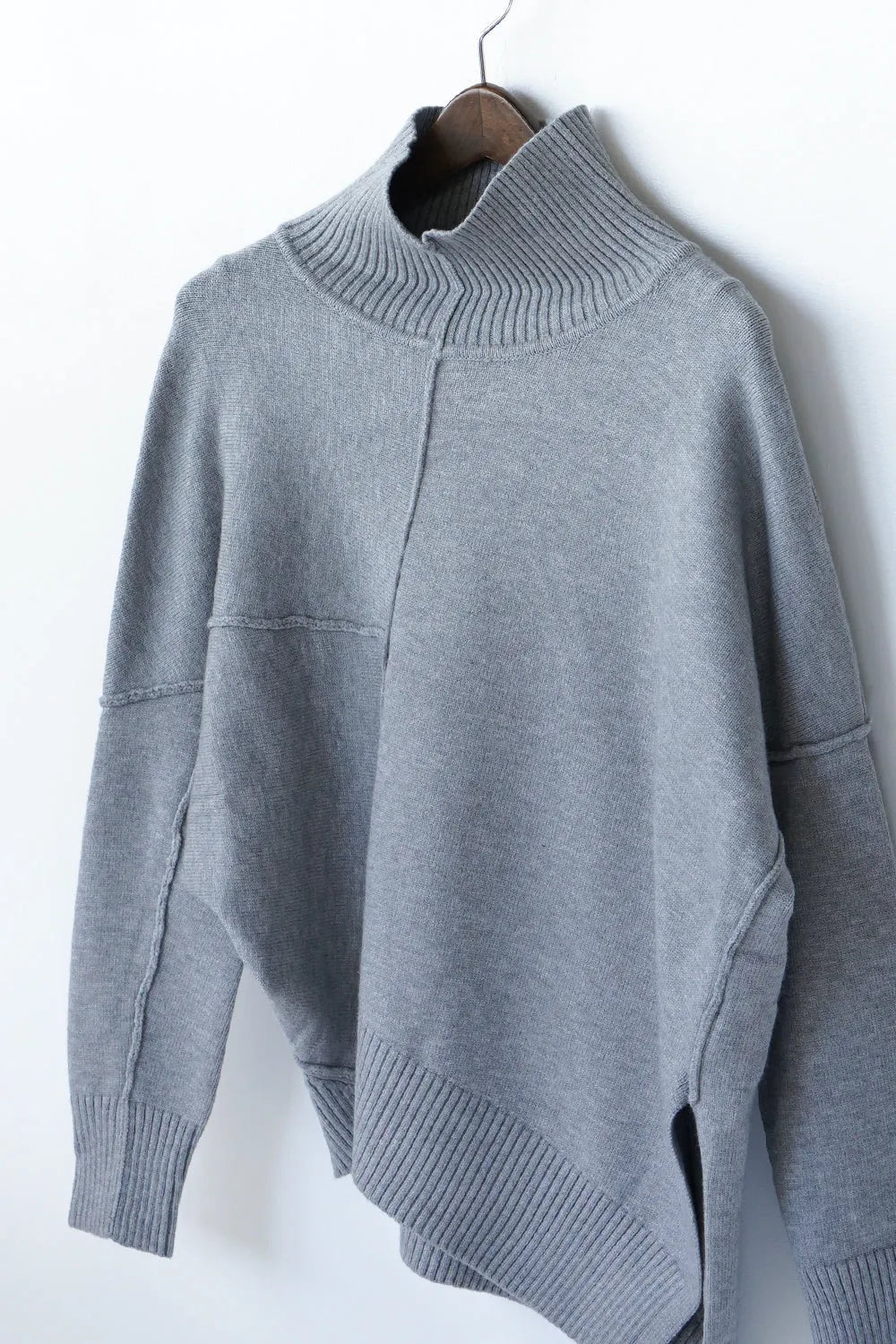 【MICALLE MICALLE】アンバランス変形タートルニット