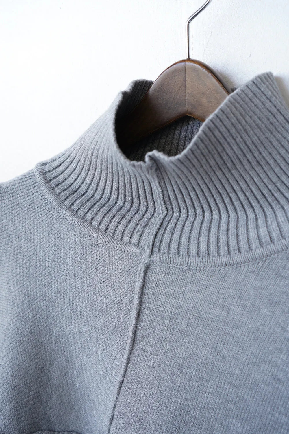 【MICALLE MICALLE】アンバランス変形タートルニット