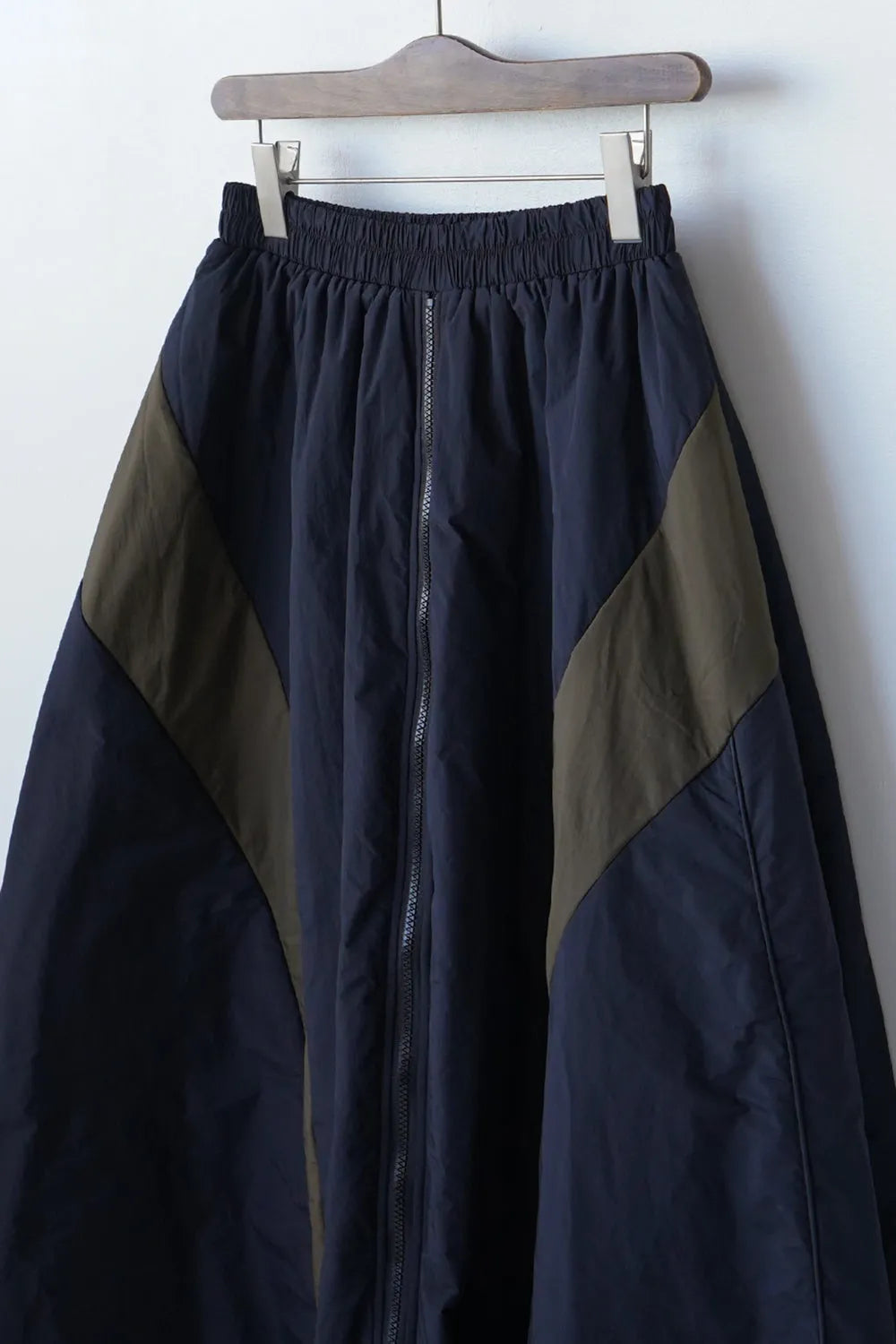 サイドラインフロントジップ中綿バルーンスカート