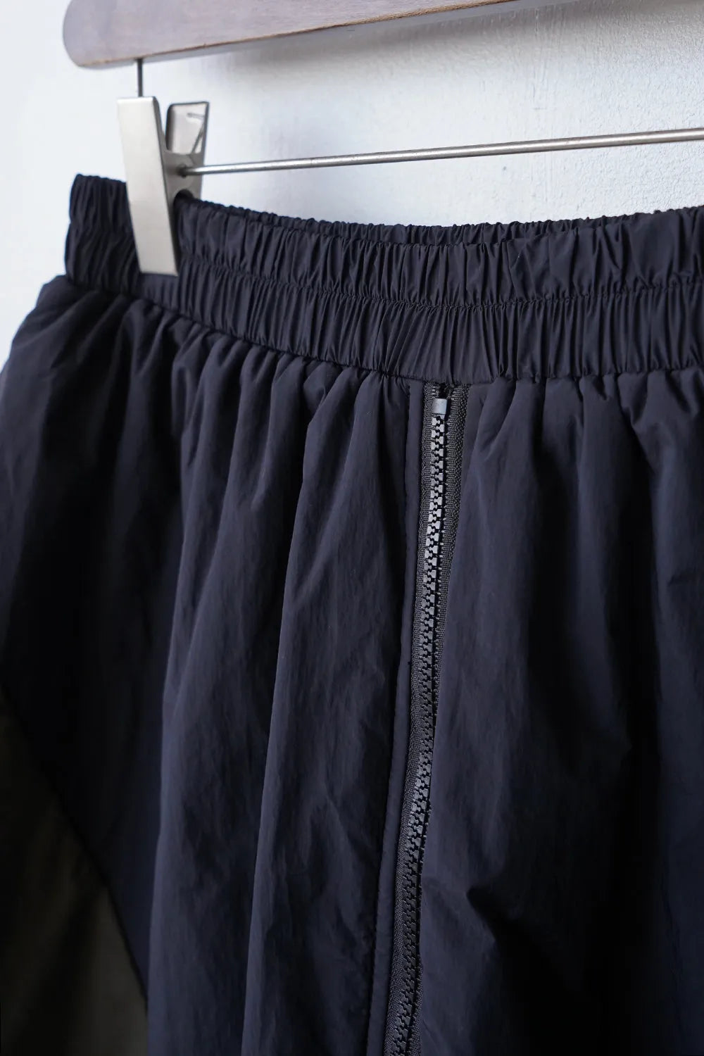 サイドラインフロントジップ中綿バルーンスカート