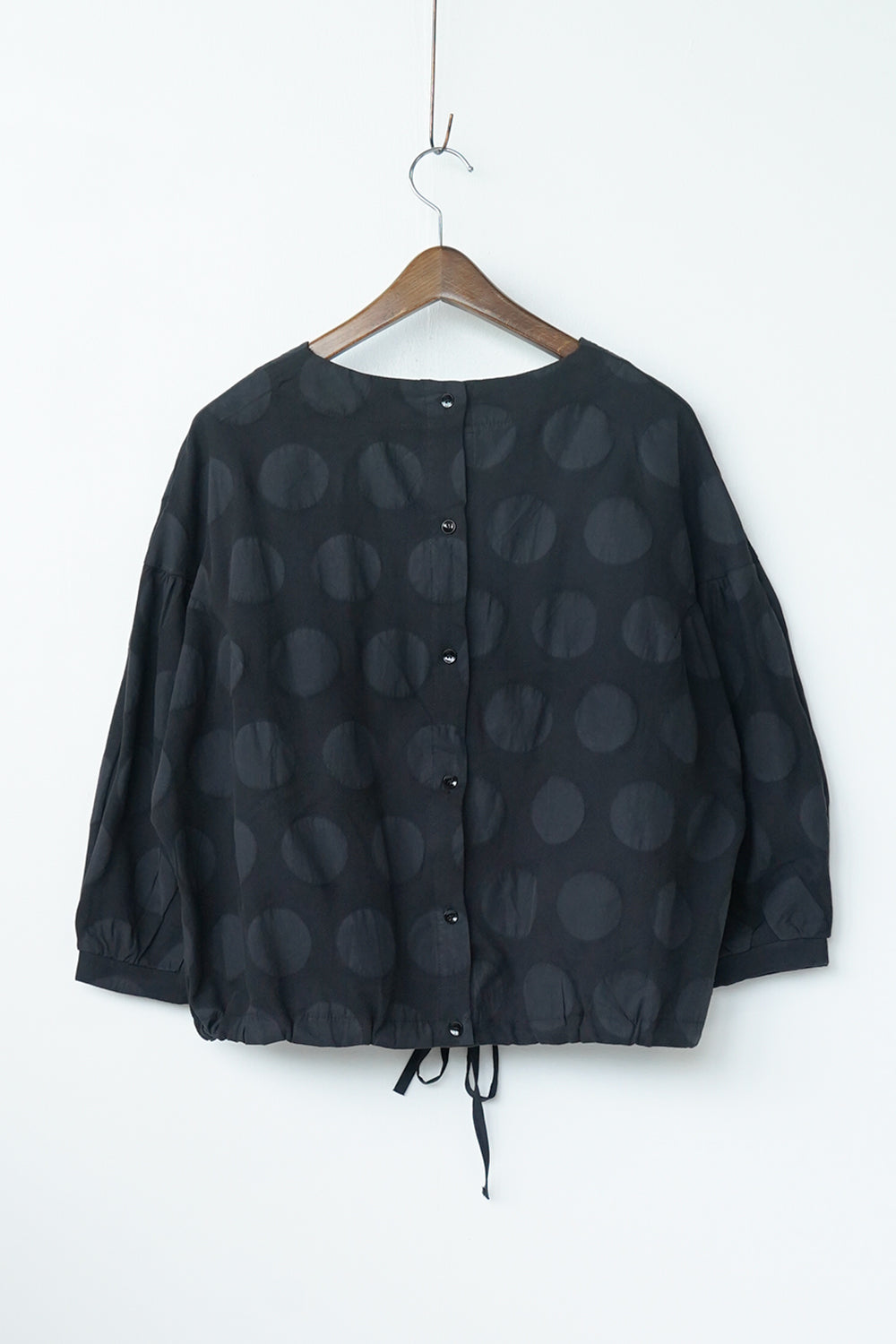 Muuu　オーダーストーン エンボスドット裾ドロストプルオーバー – LILA & CITTA ONLINE SHOP