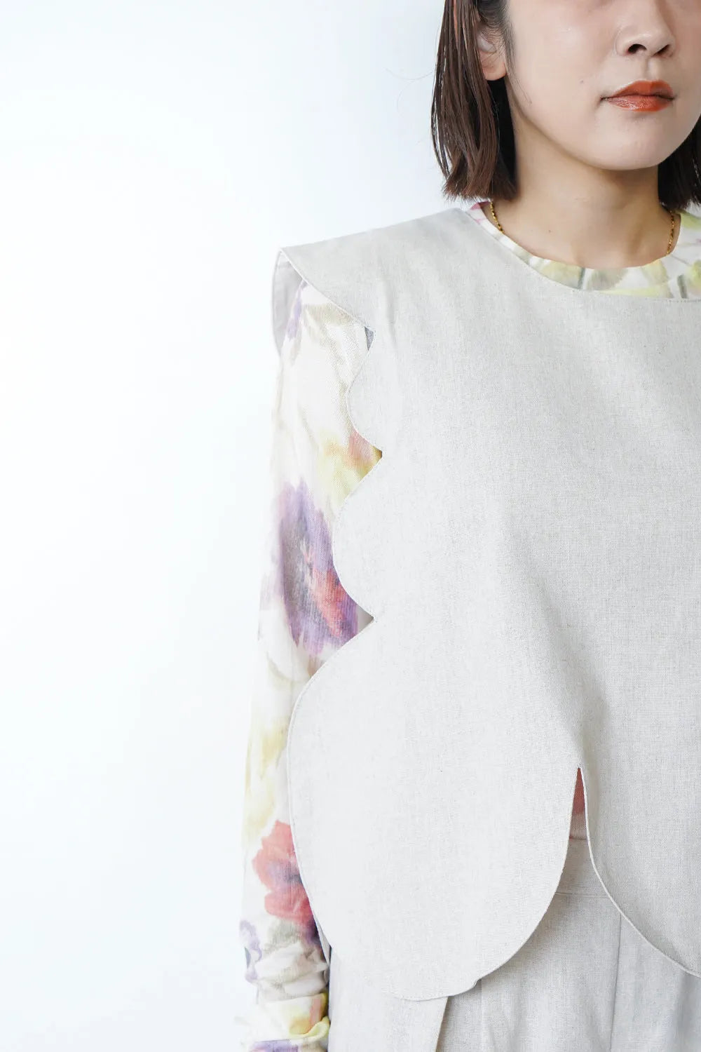 アシメスカラップ麻混ベスト