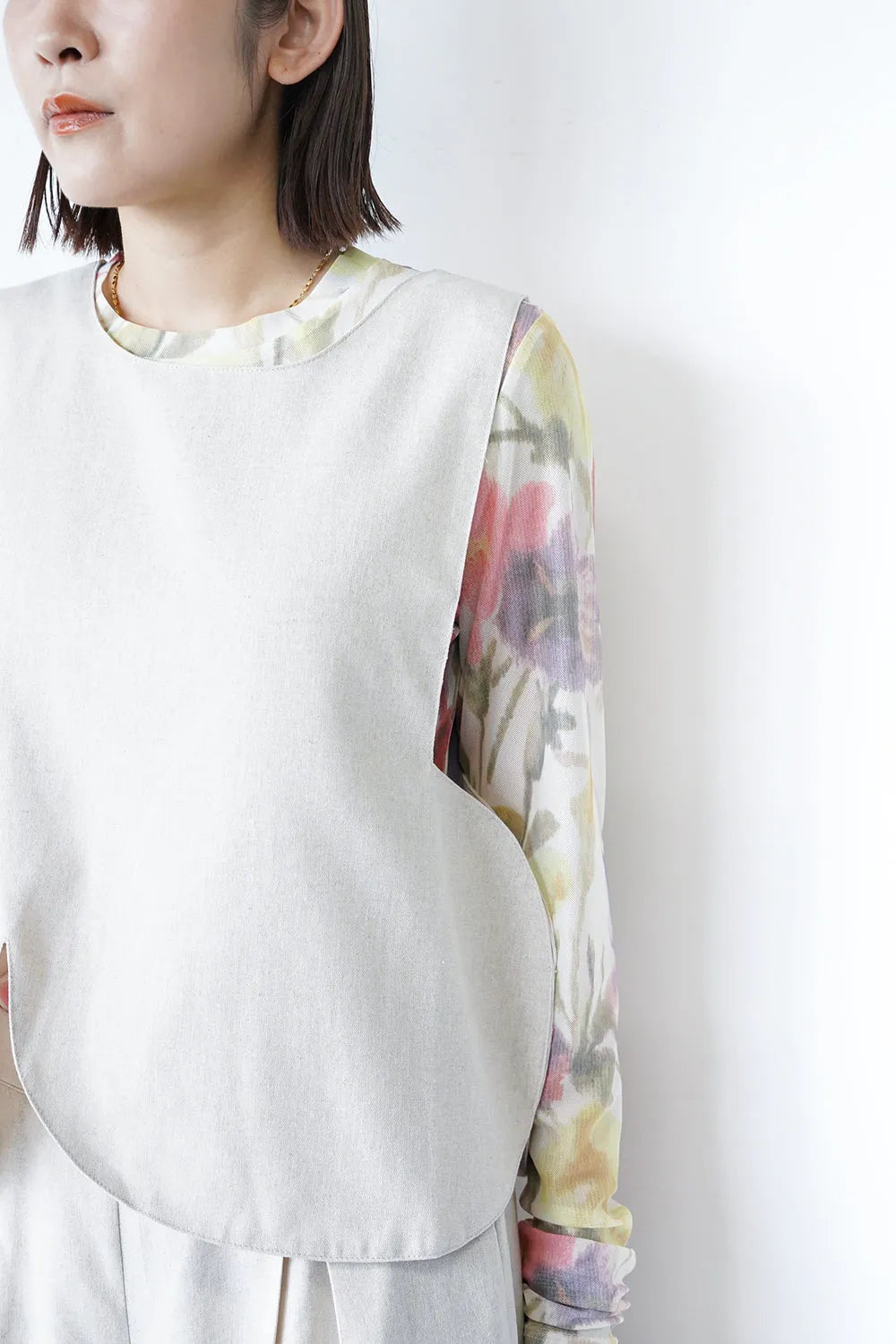 アシメスカラップ麻混ベスト