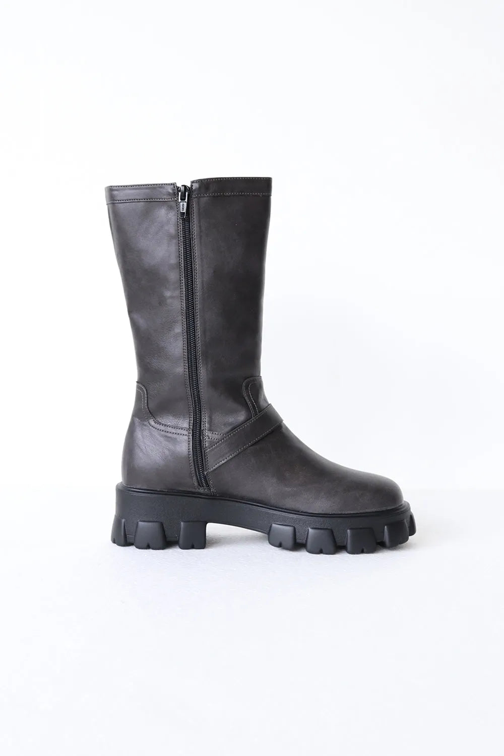 ベルトミドルブーツ