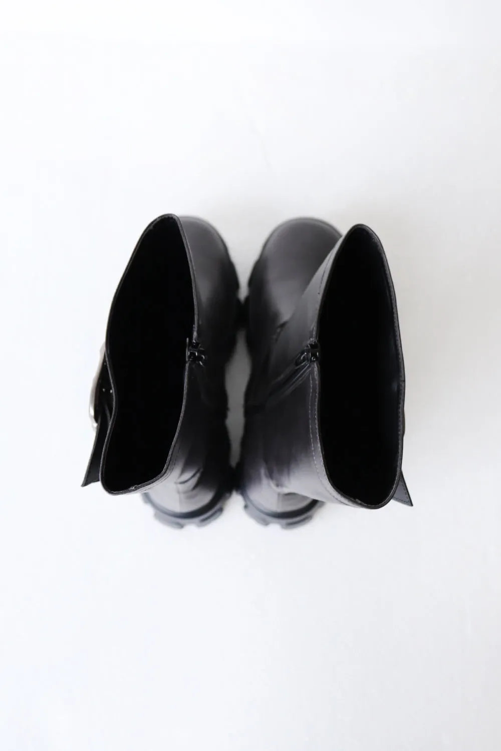 ベルトミドルブーツ