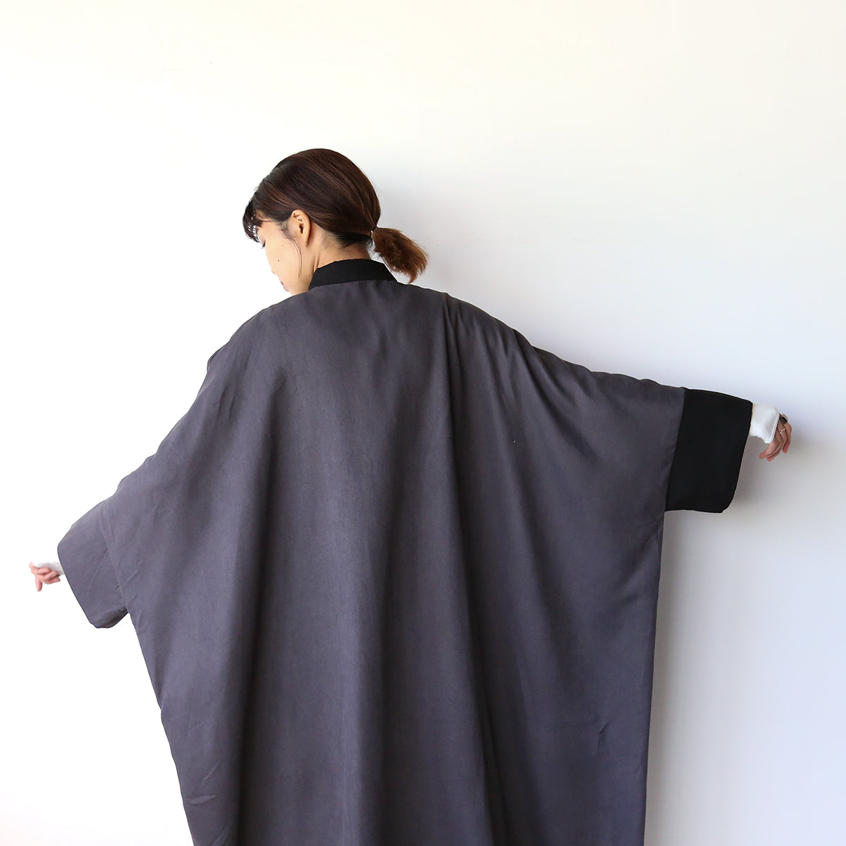 ビックラペル Aライン シャツワンピ レトロ コントラストカラー ScoLar（スカラー）の「123742：蝶柄前開きワンピース（シャツ