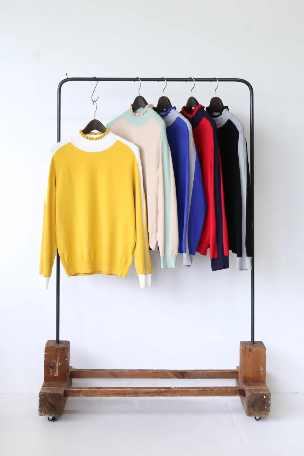 配色フリルネックニットソー