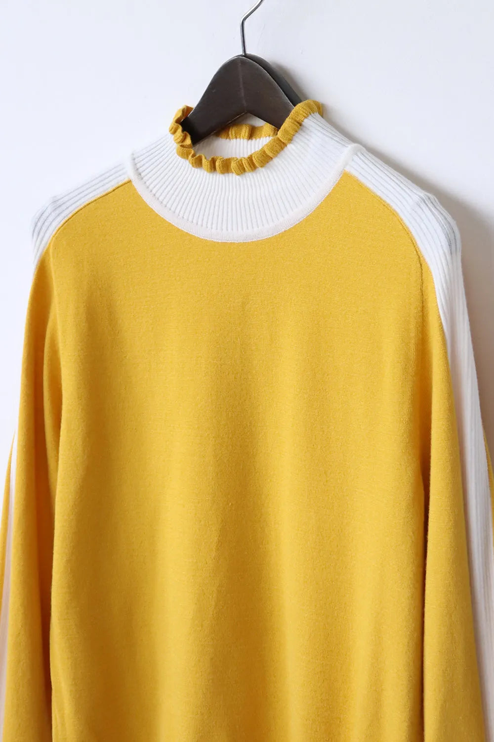 配色フリルネックニットソー