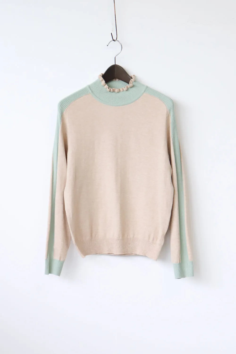 配色フリルネックニットソー