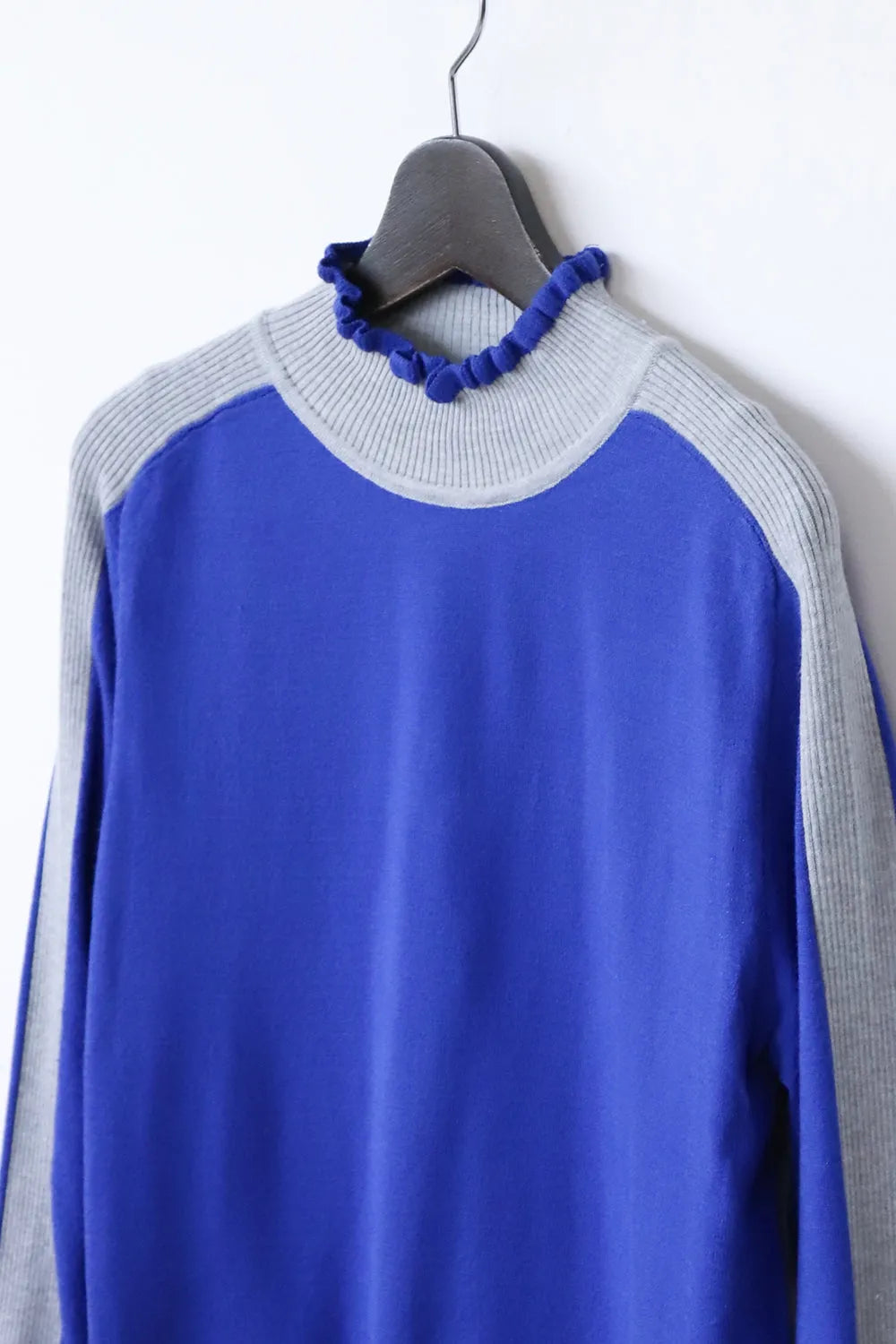 配色フリルネックニットソー