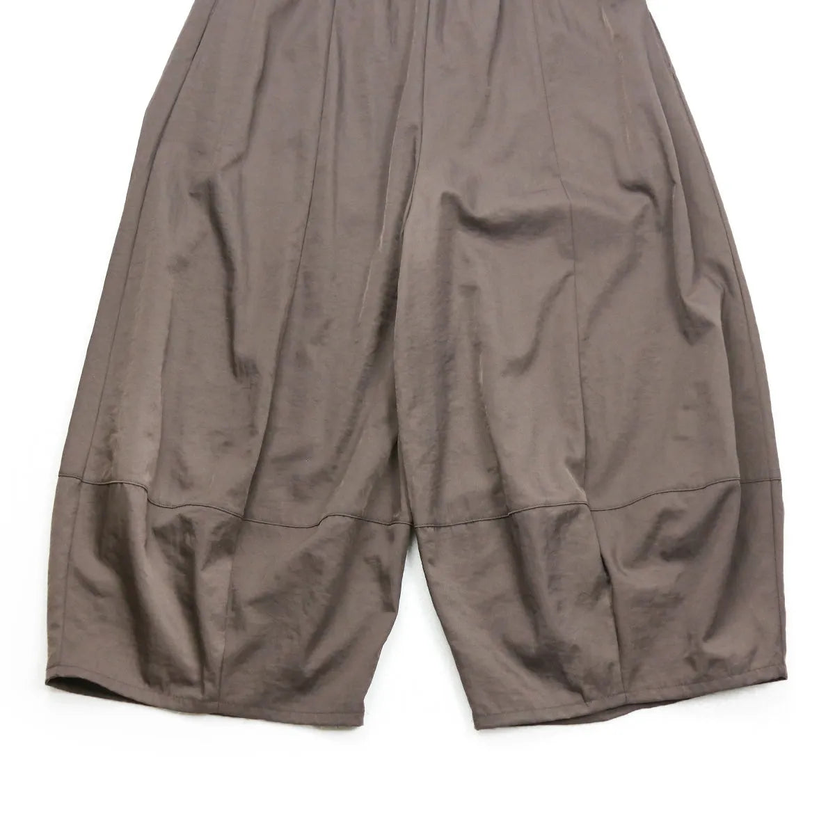 立体バルーンナイロンパンツ