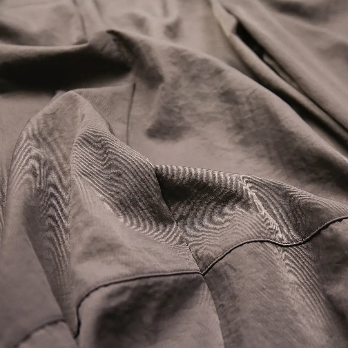 立体バルーンナイロンパンツ