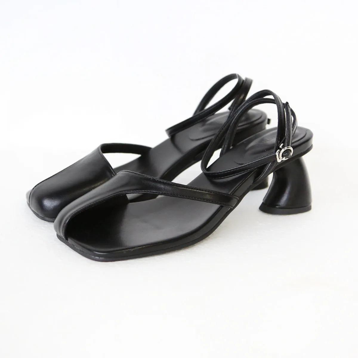 アシメカットストラップサンダル