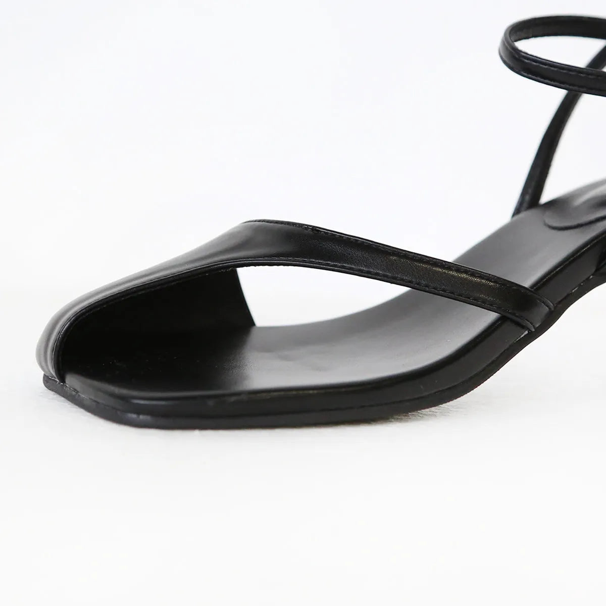 アシメカットストラップサンダル