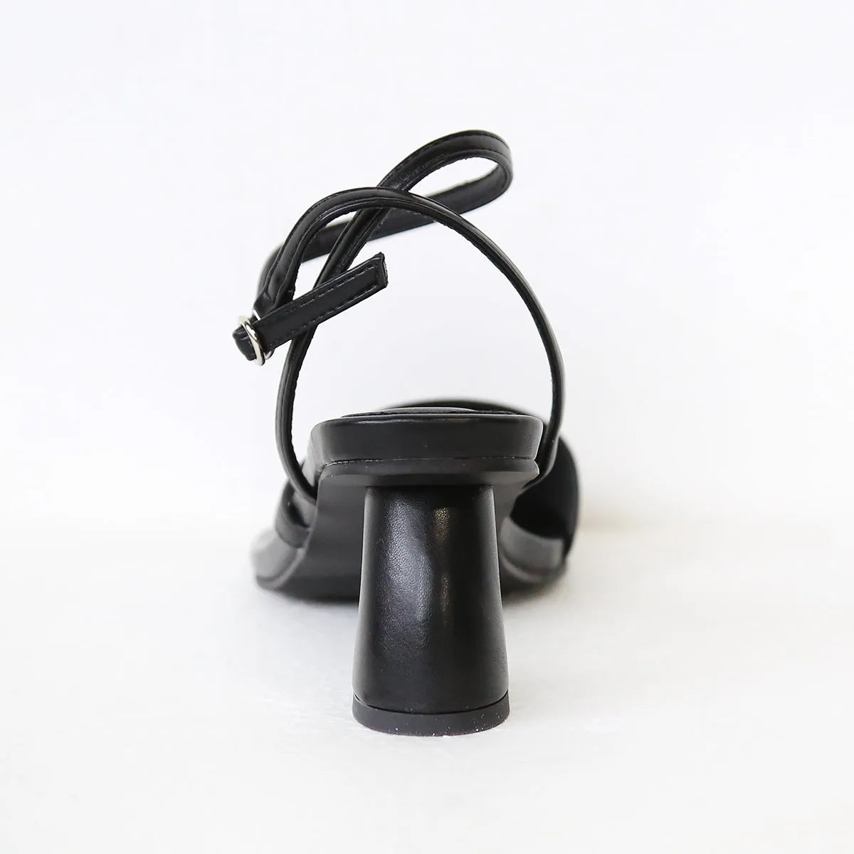 アシメカットストラップサンダル