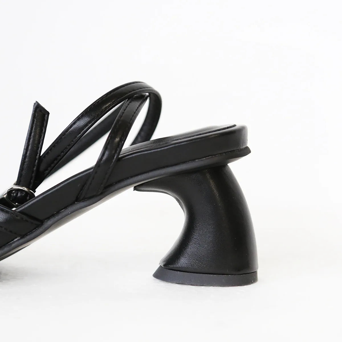 アシメカットストラップサンダル